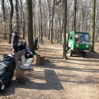 Fotogalerie - Dobrovolný úklid Čimického háje 21.3.2015 - úklid čimického háje